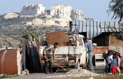 Palestinian workers in a Israeli settlement near Qalqilya (Photo: Magnus Johansson/MaanImages)