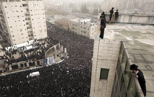 La protesta del 2 marzo degli ultraortodossi a Gerusalemme (Foto: Abir Sultan/European Pressphoto Agency)