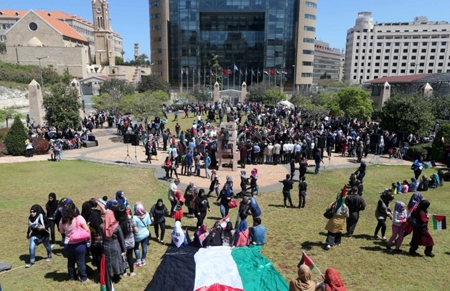 Palestinesi ieri davanti agli uffici dell'Onu a Beirut (Foto: the Daily Star/Hasan Shaaban)