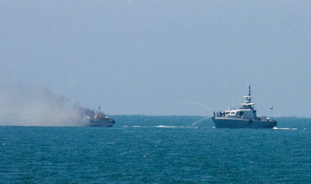 La corvetta della guardia costiera egiziana colpita ieri da un missile