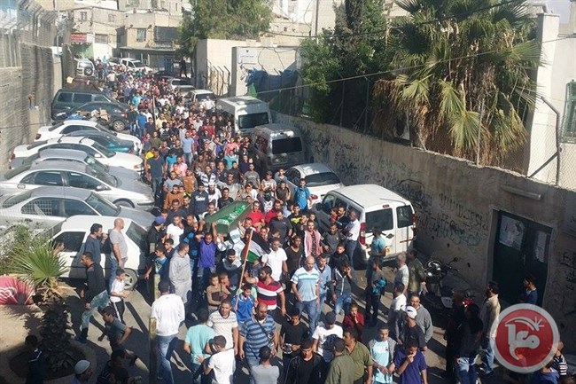 Il funerale di Ahmad Salah, stamattina a Shuafat (Fonte: Ma'an News)
