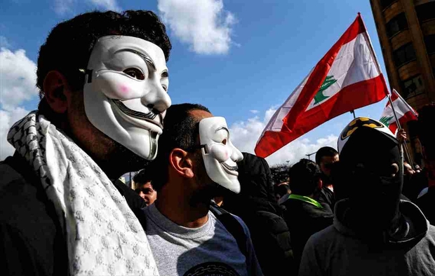 Manifestanti alla protesta di ieri a Beirut. (Foto: Anadolu)