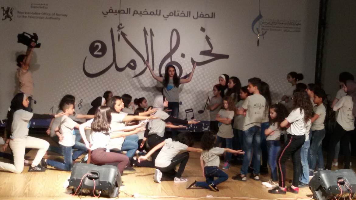 Il saggio di fine anno scolastico organizzato ad agosto dal Conservatorio «Edward Said» della Striscia di Gaza © Foto del Conservatorio Edward Said