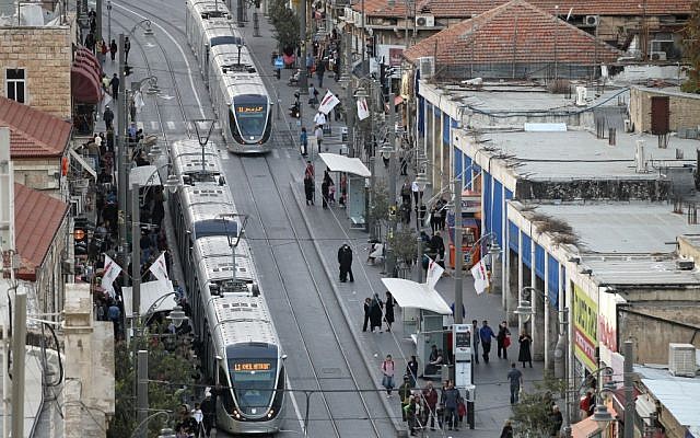 Il tram già attivo a Gerusalemme  (Foto: Nati Shohat/Flash90)