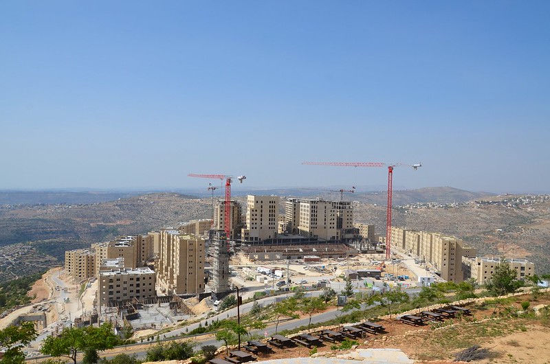 La città di Rawabi, progetto finanziato dal Qatar e realizzato con il sostegno di imprese israeliane (Fonte: Creative Commons)